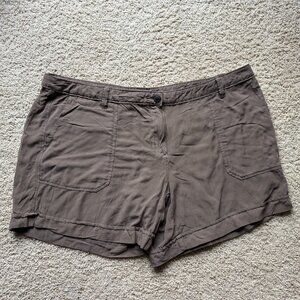 Liz Claiborne Women's Khaki Tan Brown Shorts  Size 18